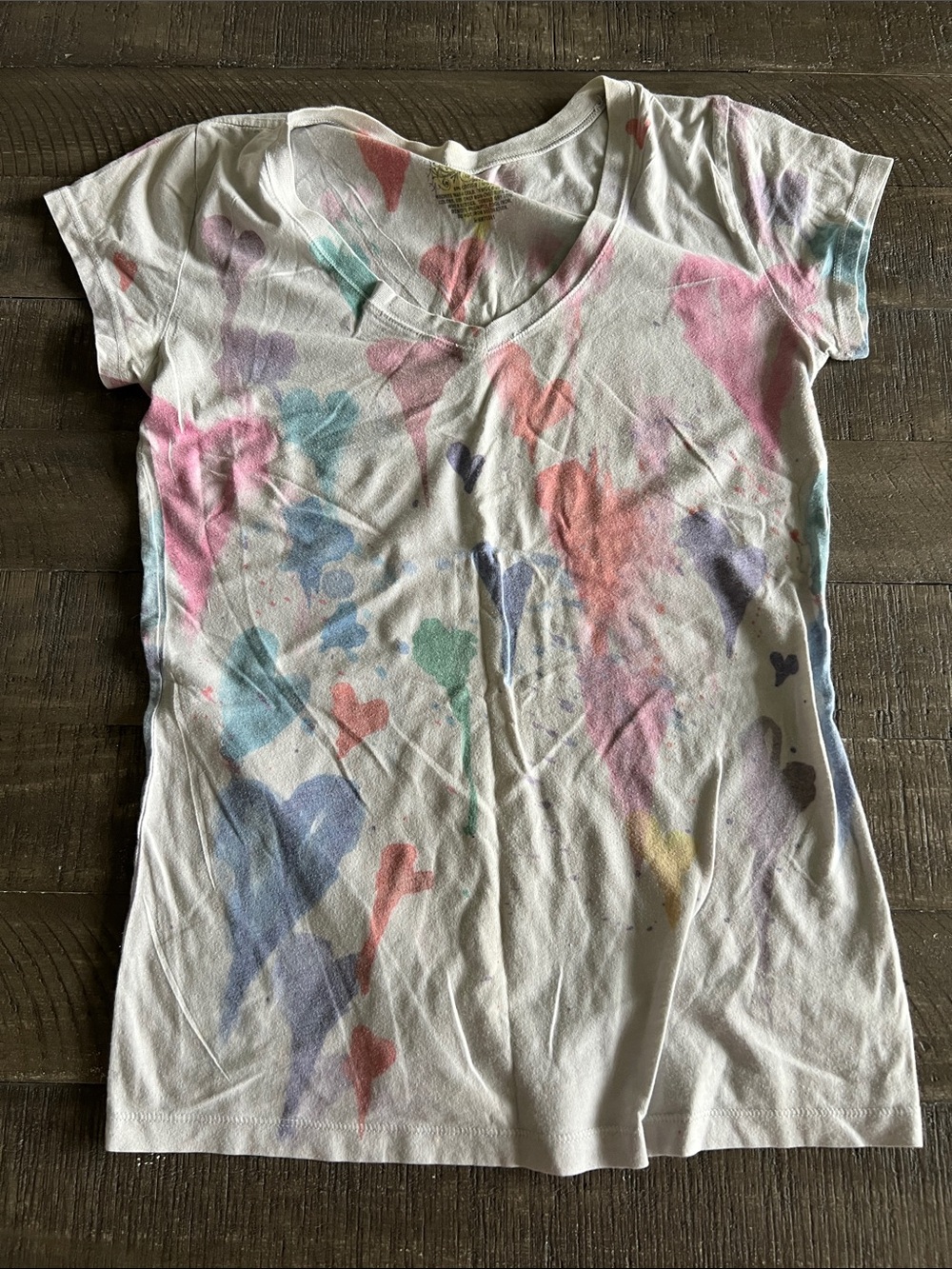 Women’s White V-Neck Tie-Dye Heart Print Tee